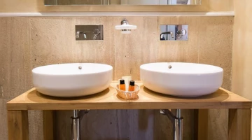 Salle de bain privée avec double vasque