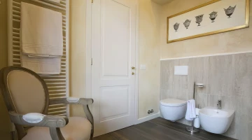 Salle de bain privée avec bidet