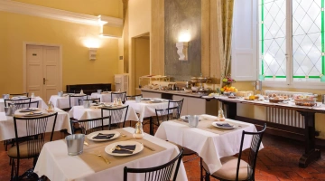 Frühstücksraum mit Buffet