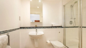 Bagno con box doccia