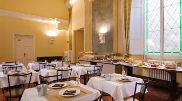 Sala colazione con buffet