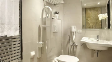Bagni con attrezzature per disabili