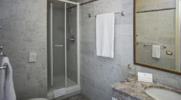 Bagno con box doccia