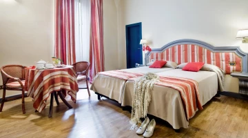 Chambre double classique avec table basse