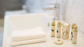 Courtesy line and towels for guests