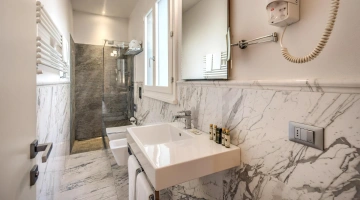 Bagno privato con doccia