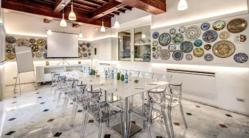 Sala riunioni con lavagna
