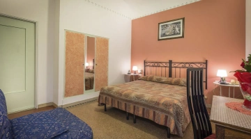 Dreibettzimmer mit Bad
