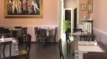 Bright breakfast room