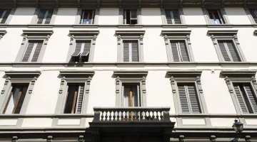 Facciata dell'hotel fiorita