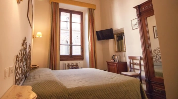 Chambre double avec lit en fer forgé