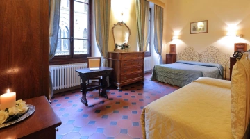 Chambre avec troisième lit et double fenêtre