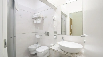 Bagno con box doccia