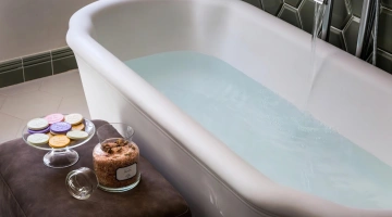 Wanne mit Badesalz
