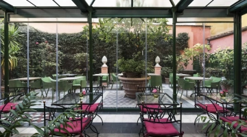 Covered garden and external courtyard
