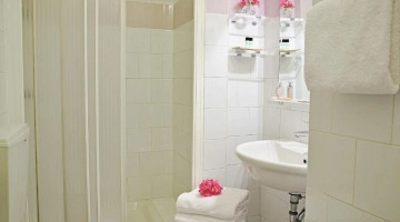 Bagno privato con box doccia