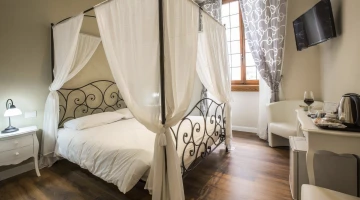 Camera superior con letto a baldacchino