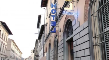 Entrée et façade de l&#39;Hôtel d&#39;Azeglio