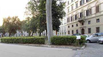 Vue de l&#39;hôtel depuis la rue