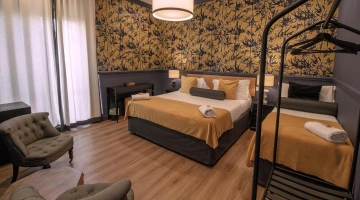 Dreibettzimmer mit Doppelbett und Einzelbett
