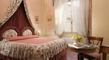 Lit double dans chambre standard