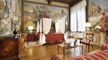 Détail du mobilier de la suite double