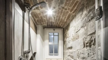 Cabine de douche en pierre
