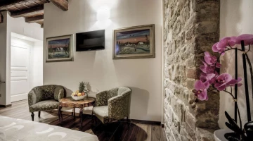 Détail d&#39;ameublement dans la chambre triple