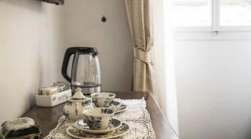 Bouilloire et service de thé dans la chambre