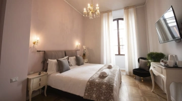 Triple room with double bed, TV and kettle