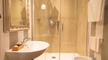 Bagno con box doccia