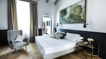 Detail of furnishings in the deluxe room