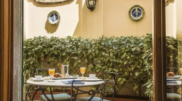 Breakfast in the private patio of the superior room