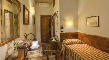 Single room with desk