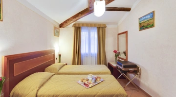 Double room with two separate beds