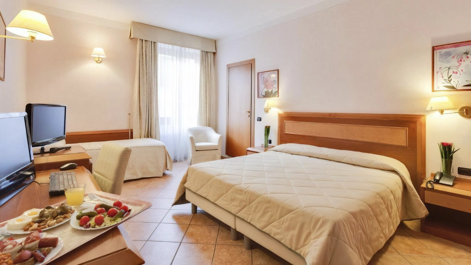 Triple room with double bed and single bed