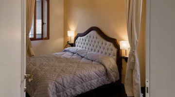 Camera noble con letto matrimoniale