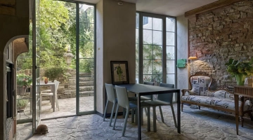 Accès au jardin depuis la salle commune