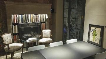 Salle commune avec cheminée