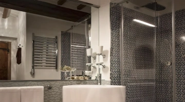 Salle de bain privée avec douche