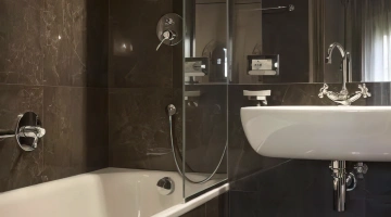 Salle de bain privée avec douche