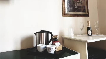 Service à thé et champagne dans la chambre