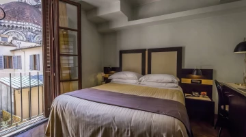 Basic room with view of the internal courtyard