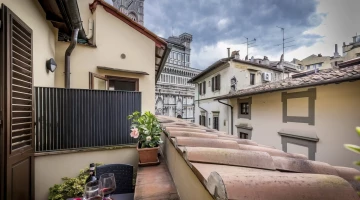 Private balcony with partial view of the cathedral
