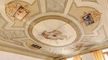 Original frescoes in the room