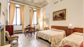 Triple room with external bathroom