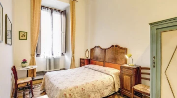 Room with double bed