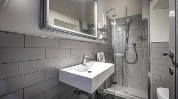 Bagno con box doccia