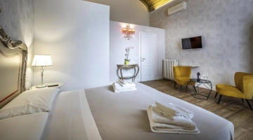 Camera con soffitto affrescato
