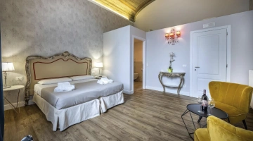 Camera con soffitto affrescato